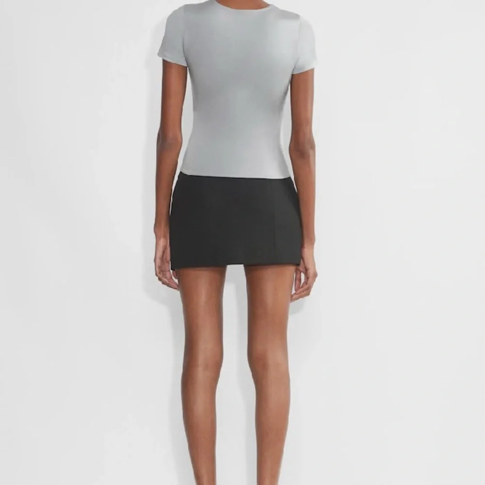 Aritzia Contour Metallic Crew Neck T-Shirt - Picture 3 of 12